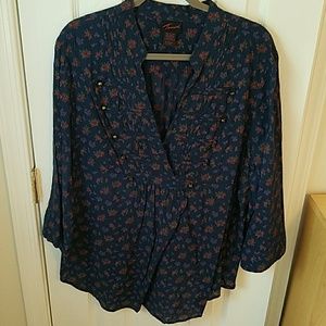 Vneck foral tunic with adjustable sleeves